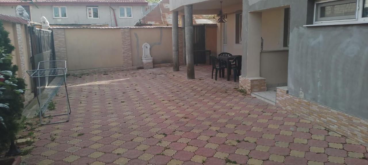 Gazde/Camere de închiriat Haq House Bucureşti